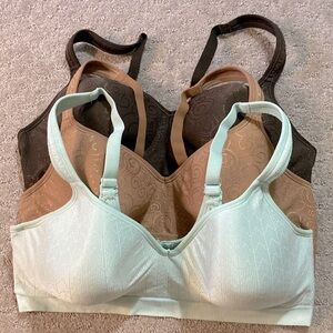 3-pc Bundle BALI wireless bras, Sz 42B.
